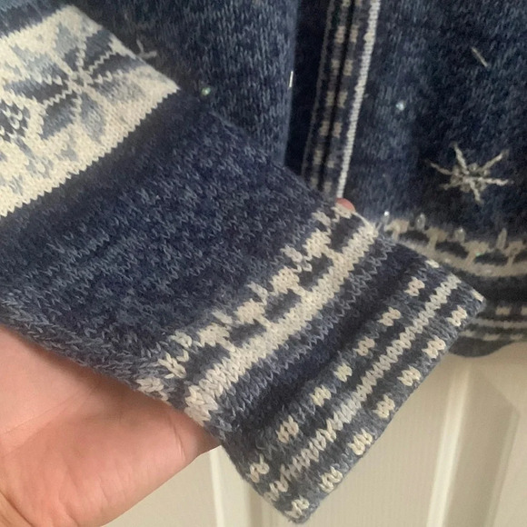 Vintage Heirloom Collectibles Winter Snow Flake Knit embellished sweater Small - Picture 5 of 12